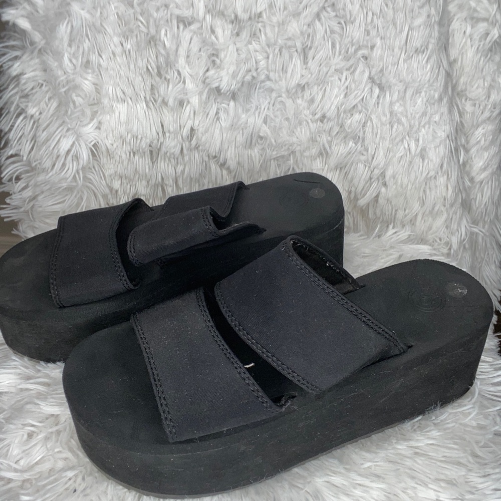 Urban Outfitter platform sandals